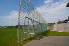 Stabgitterzaun mit Torhalterung Stabgitterzaun mit Torhalterung